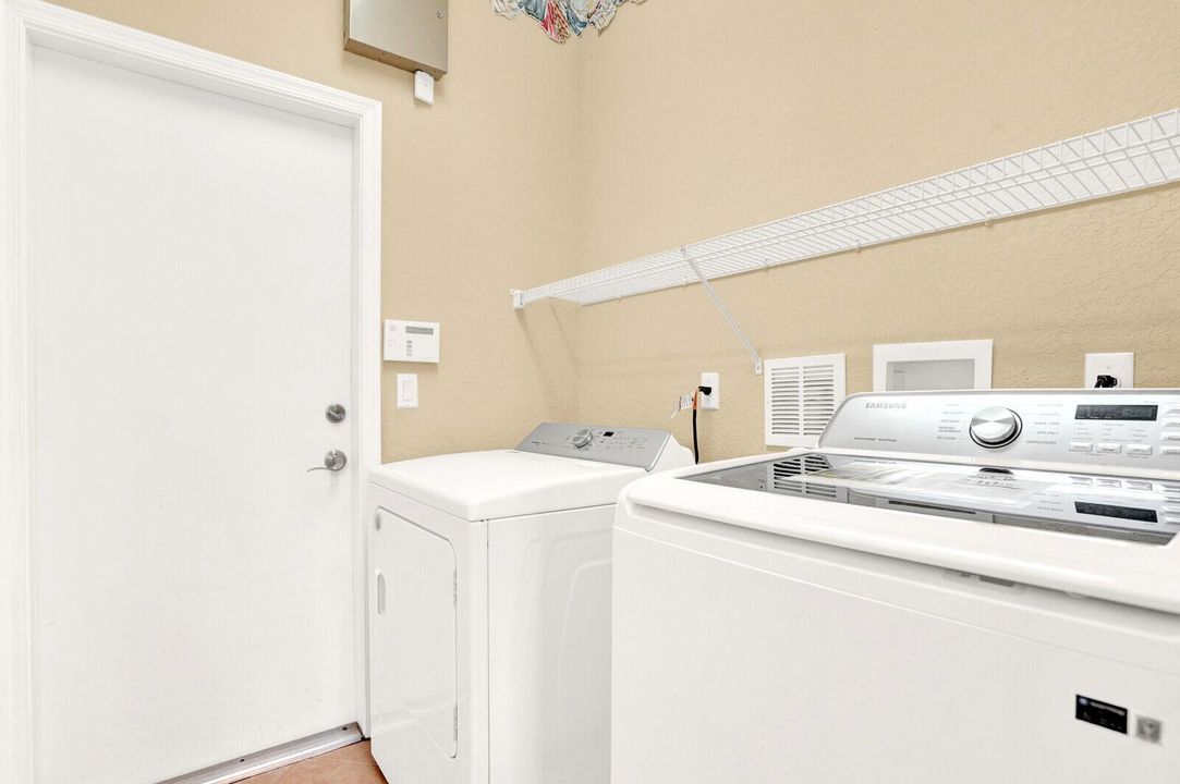 For Sale: $695,000 (4 beds, 3 baths, 3033 Square Feet)