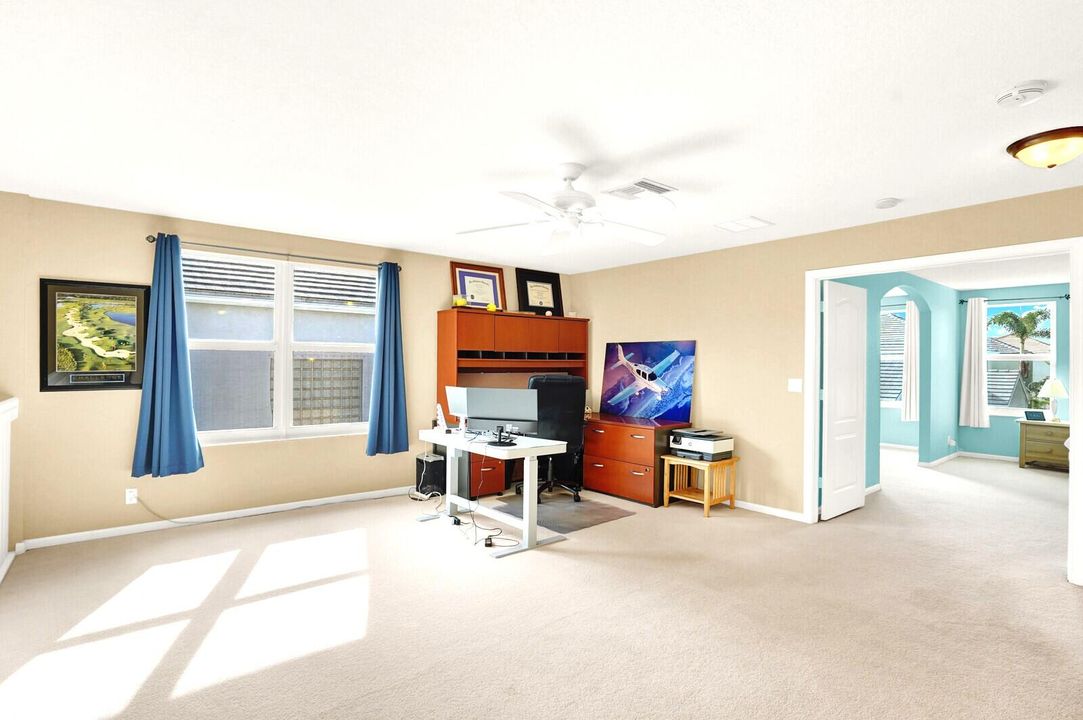 For Sale: $695,000 (4 beds, 3 baths, 3033 Square Feet)