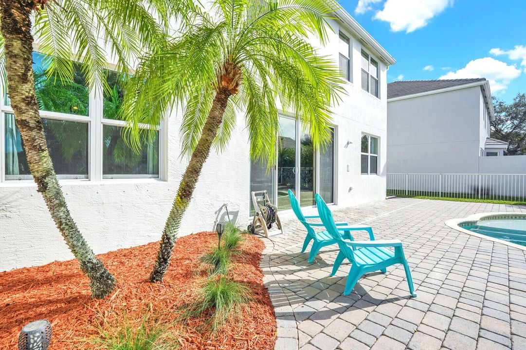 For Sale: $695,000 (4 beds, 3 baths, 3033 Square Feet)