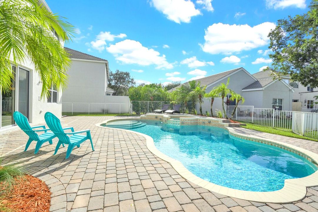 For Sale: $695,000 (4 beds, 3 baths, 3033 Square Feet)