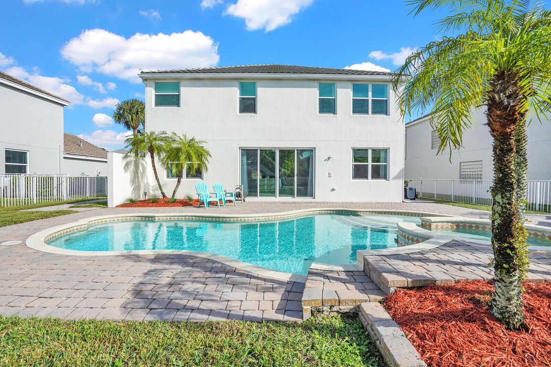 For Sale: $695,000 (4 beds, 3 baths, 3033 Square Feet)