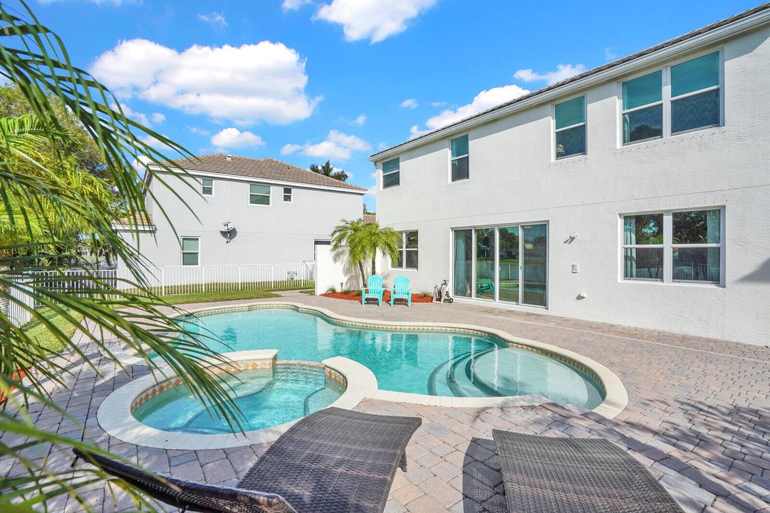 For Sale: $695,000 (4 beds, 3 baths, 3033 Square Feet)