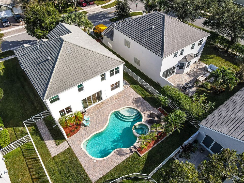 For Sale: $695,000 (4 beds, 3 baths, 3033 Square Feet)