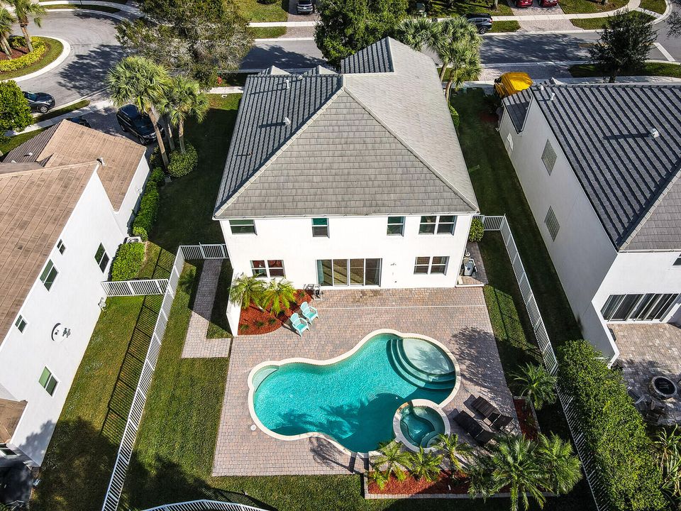 For Sale: $695,000 (4 beds, 3 baths, 3033 Square Feet)