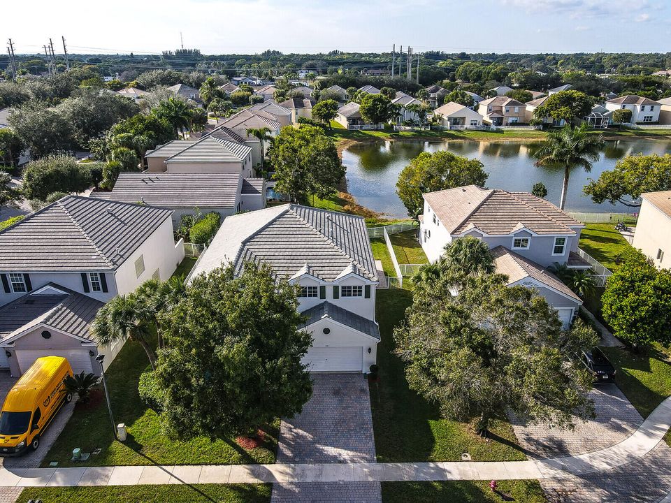 For Sale: $695,000 (4 beds, 3 baths, 3033 Square Feet)