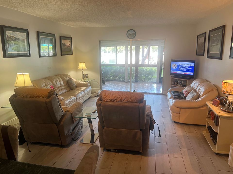 En Venta: $229,000 (2 camas, 2 baños, 1160 Pies cuadrados)