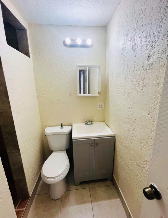 For Rent: $1,200 (1 beds, 1 baths, 1520 Square Feet)