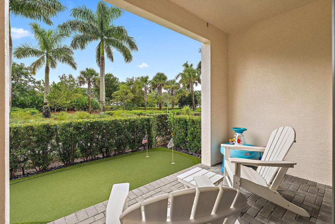 For Sale: $950,000 (4 beds, 3 baths, 2840 Square Feet)