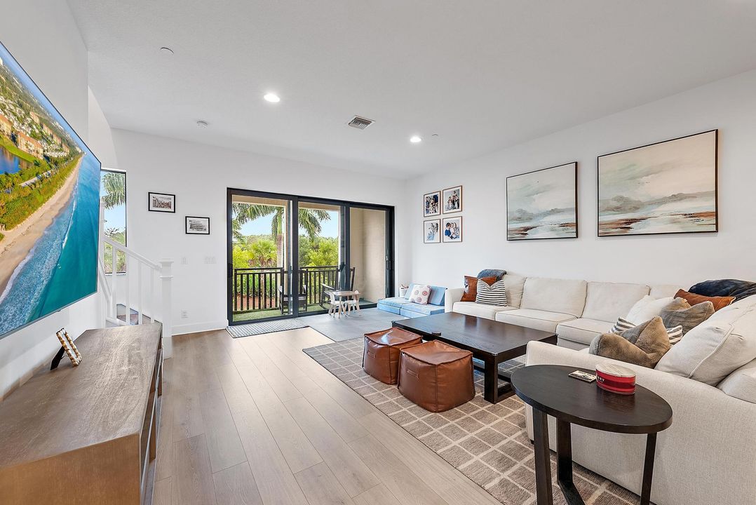 For Sale: $950,000 (4 beds, 3 baths, 2840 Square Feet)