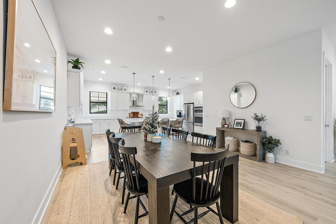 For Sale: $950,000 (4 beds, 3 baths, 2840 Square Feet)