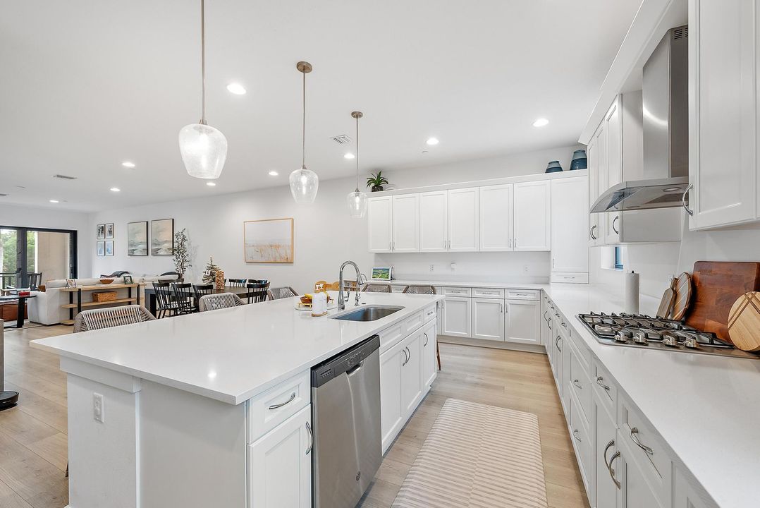 For Sale: $950,000 (4 beds, 3 baths, 2840 Square Feet)