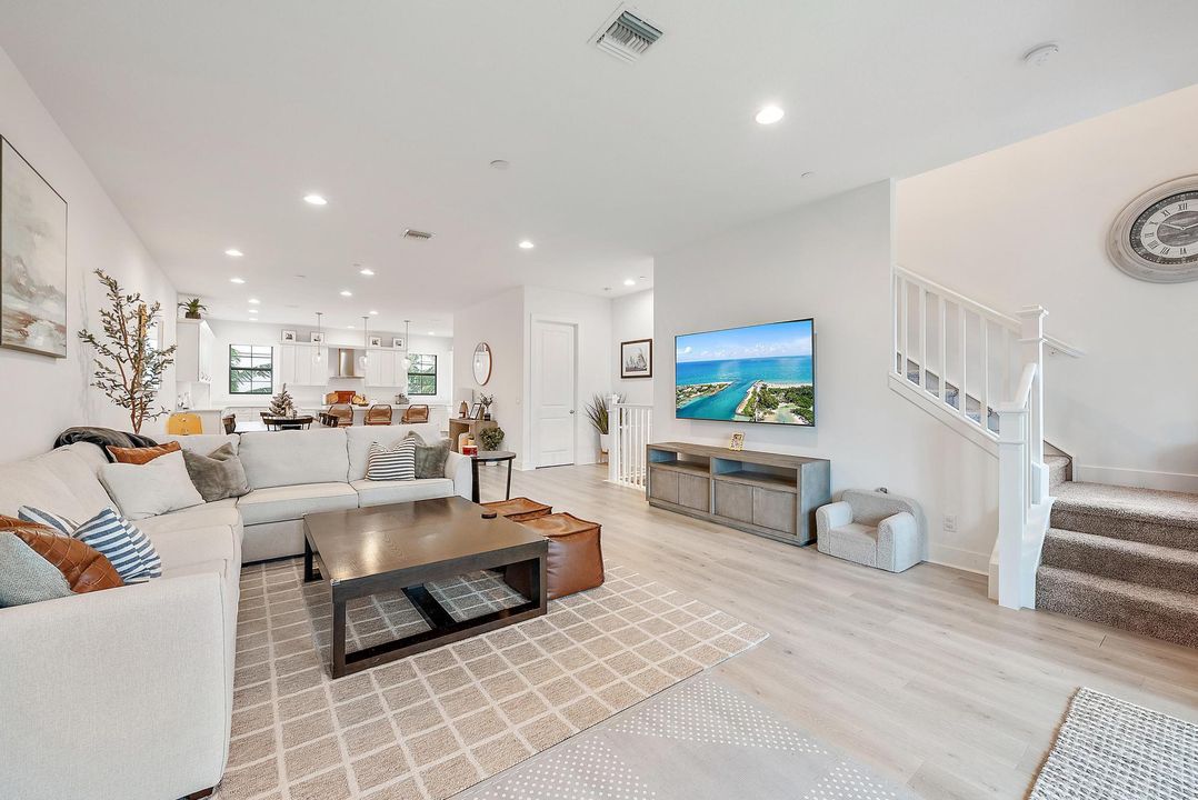 For Sale: $950,000 (4 beds, 3 baths, 2840 Square Feet)