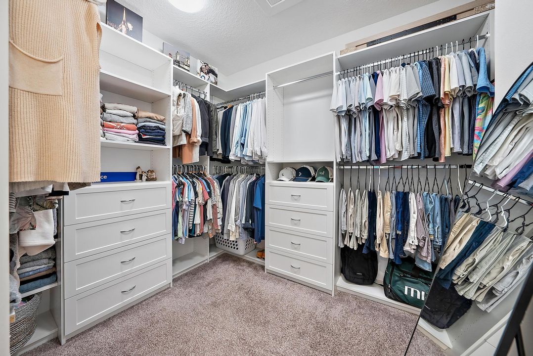 For Sale: $950,000 (4 beds, 3 baths, 2840 Square Feet)