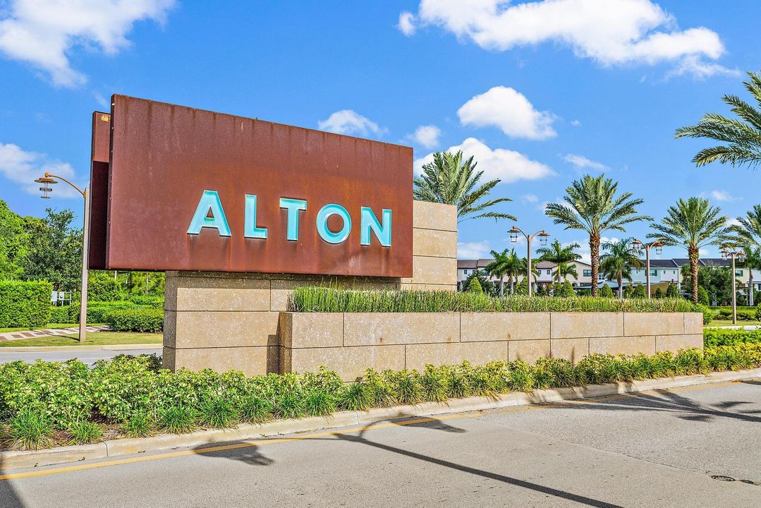 For Sale: $950,000 (4 beds, 3 baths, 2840 Square Feet)