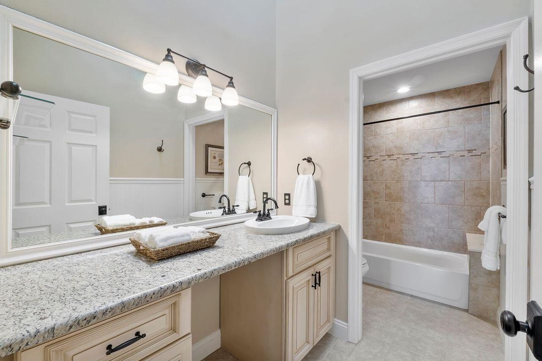 For Sale: $539,900 (2 beds, 2 baths, 1714 Square Feet)