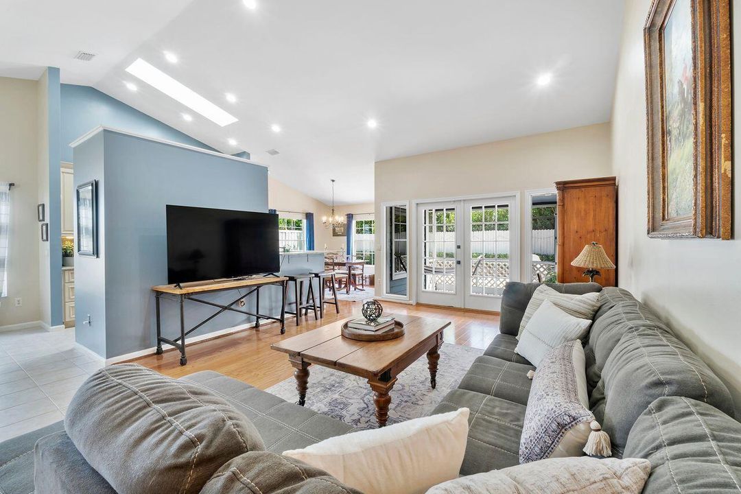 For Sale: $539,900 (2 beds, 2 baths, 1714 Square Feet)