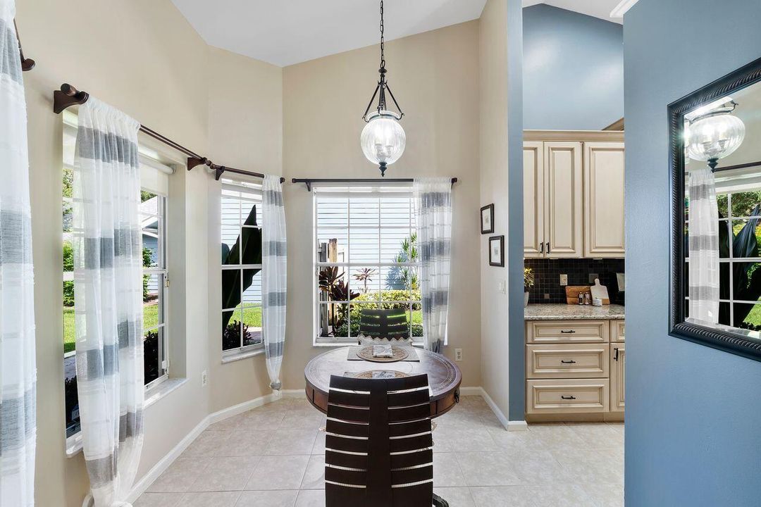 For Sale: $539,900 (2 beds, 2 baths, 1714 Square Feet)