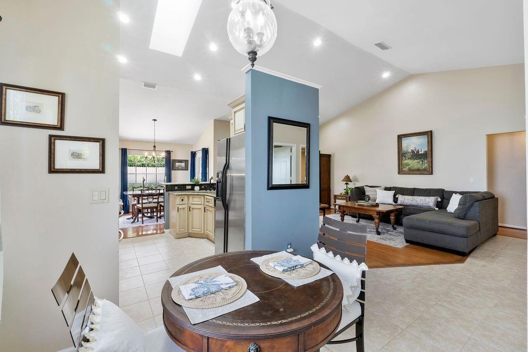 For Sale: $539,900 (2 beds, 2 baths, 1714 Square Feet)