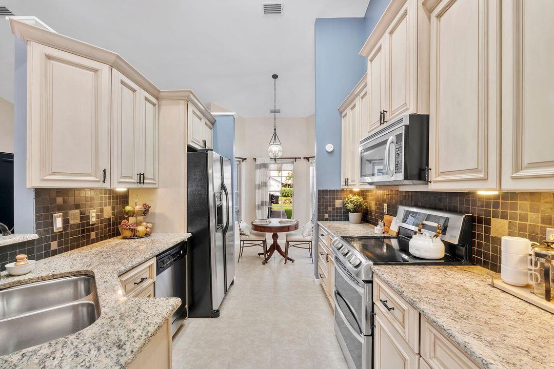 For Sale: $539,900 (2 beds, 2 baths, 1714 Square Feet)