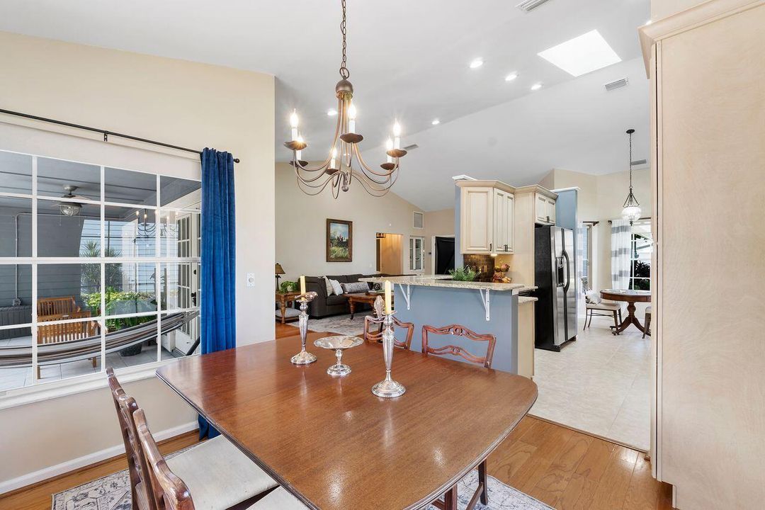 For Sale: $539,900 (2 beds, 2 baths, 1714 Square Feet)