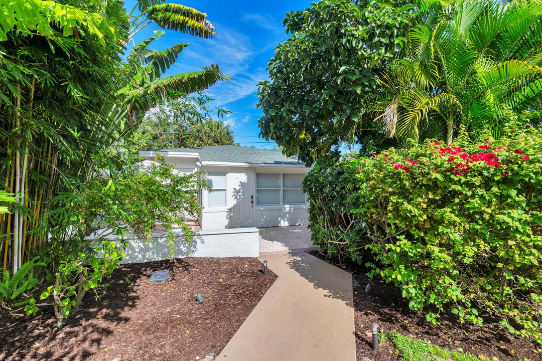 For Sale: $998,000 (2 beds, 2 baths, 1031 Square Feet)