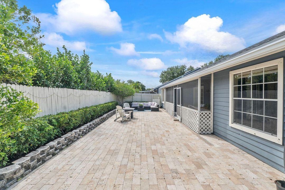 For Sale: $539,900 (2 beds, 2 baths, 1714 Square Feet)