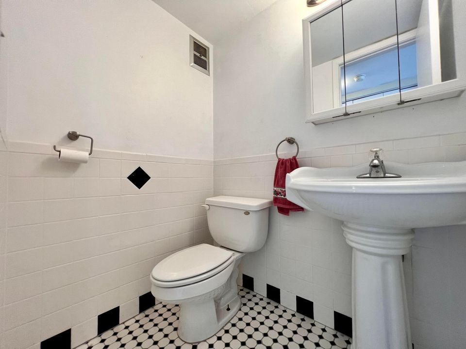 合同活跃: $1,625 (1 贝兹, 1 浴室, 684 平方英尺)