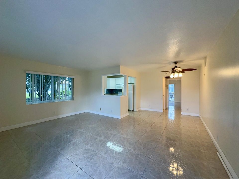 Active With Contract: $1,500 (1 beds, 1 baths, 684 Square Feet)