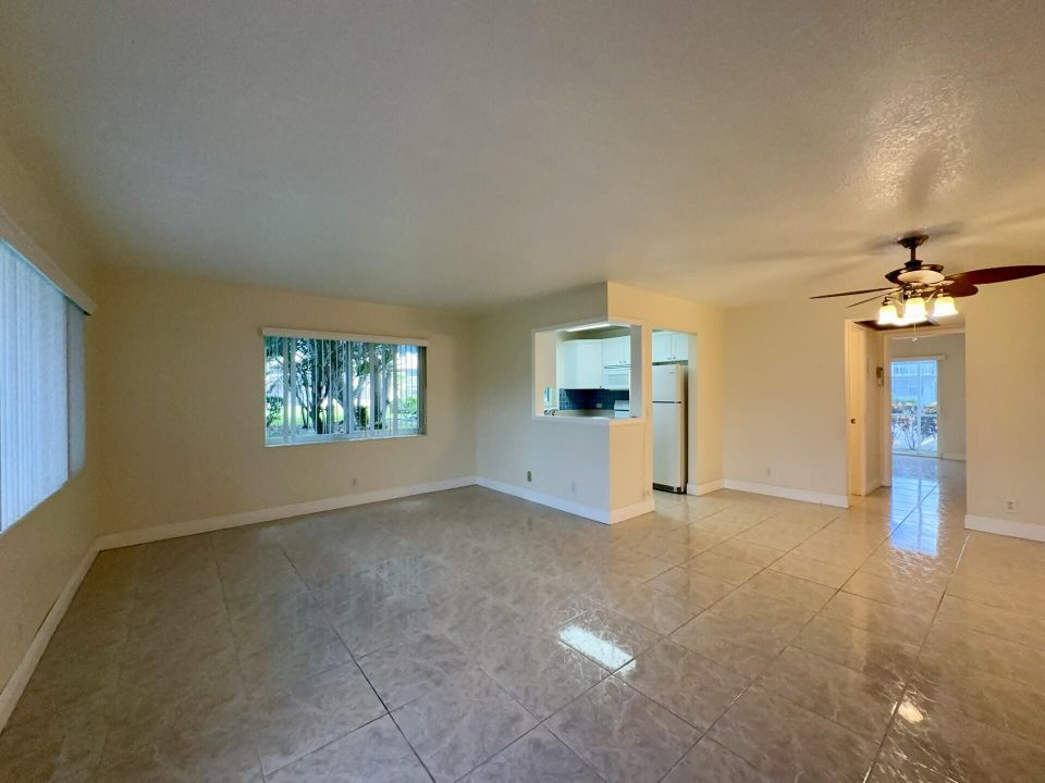 Active With Contract: $1,500 (1 beds, 1 baths, 684 Square Feet)