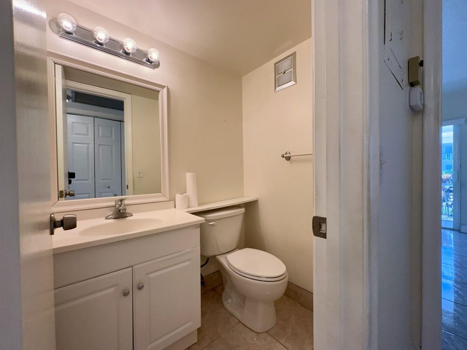 Active With Contract: $1,500 (1 beds, 1 baths, 684 Square Feet)