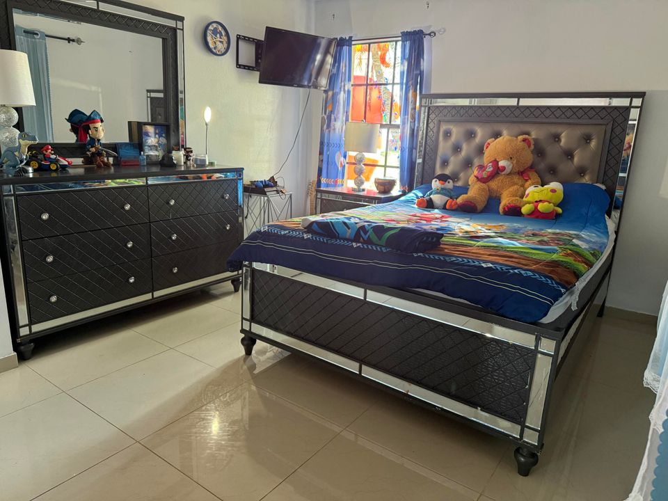 En Venta: $480,000 (4 camas, 3 baños, 1732 Pies cuadrados)