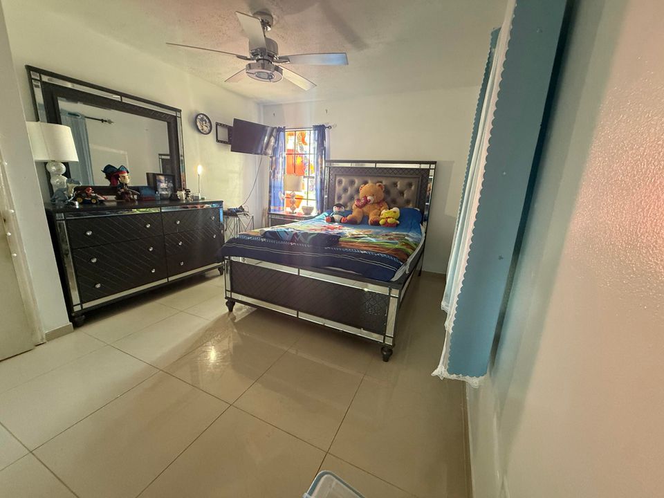 En Venta: $480,000 (4 camas, 3 baños, 1732 Pies cuadrados)