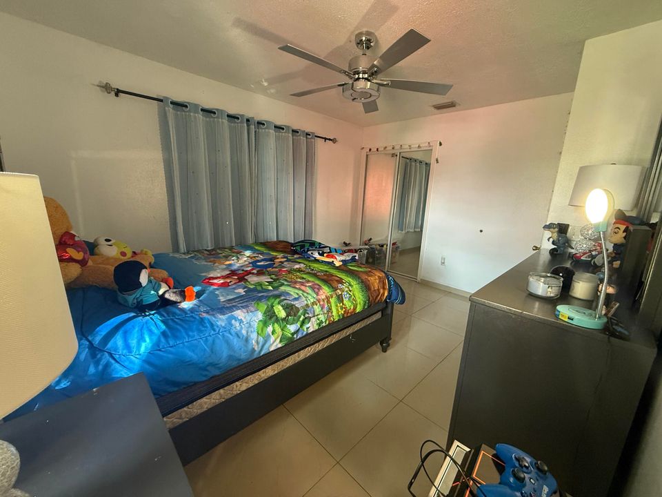 En Venta: $480,000 (4 camas, 3 baños, 1732 Pies cuadrados)