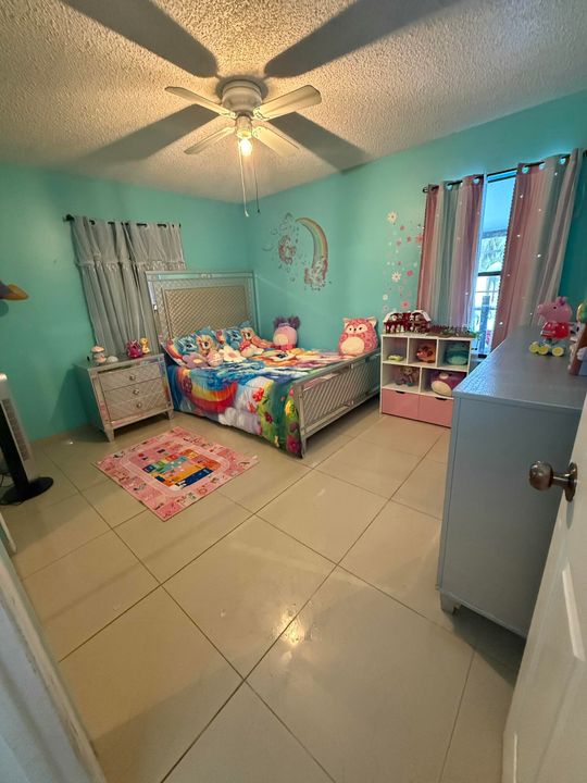 En Venta: $480,000 (4 camas, 3 baños, 1732 Pies cuadrados)