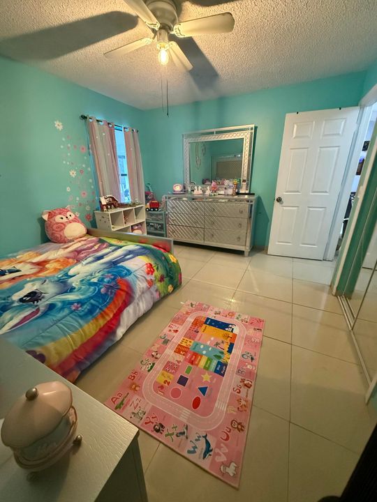 En Venta: $480,000 (4 camas, 3 baños, 1732 Pies cuadrados)