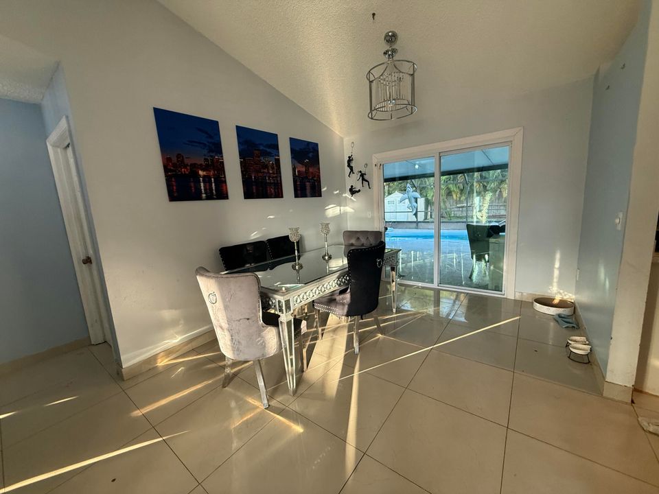 En Venta: $480,000 (4 camas, 3 baños, 1732 Pies cuadrados)