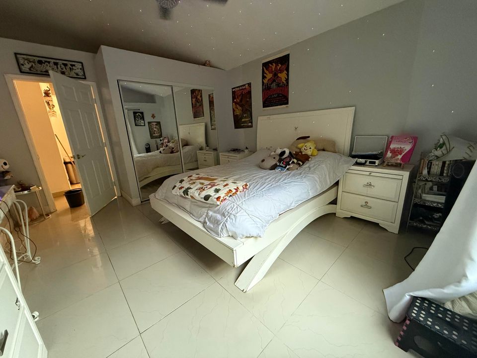 En Venta: $480,000 (4 camas, 3 baños, 1732 Pies cuadrados)