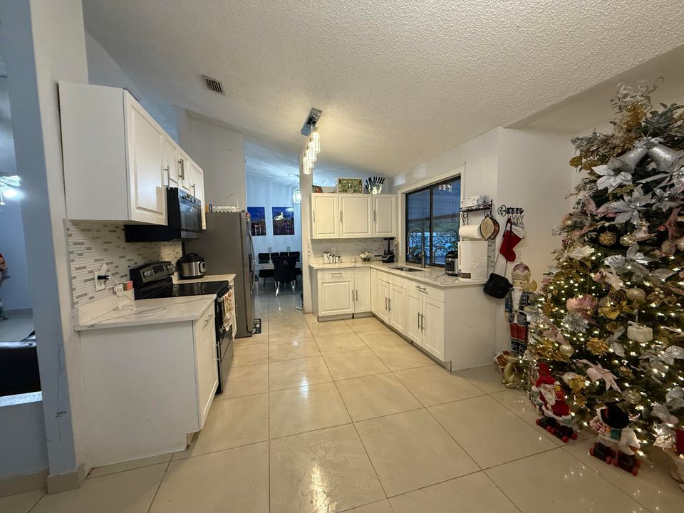 En Venta: $480,000 (4 camas, 3 baños, 1732 Pies cuadrados)