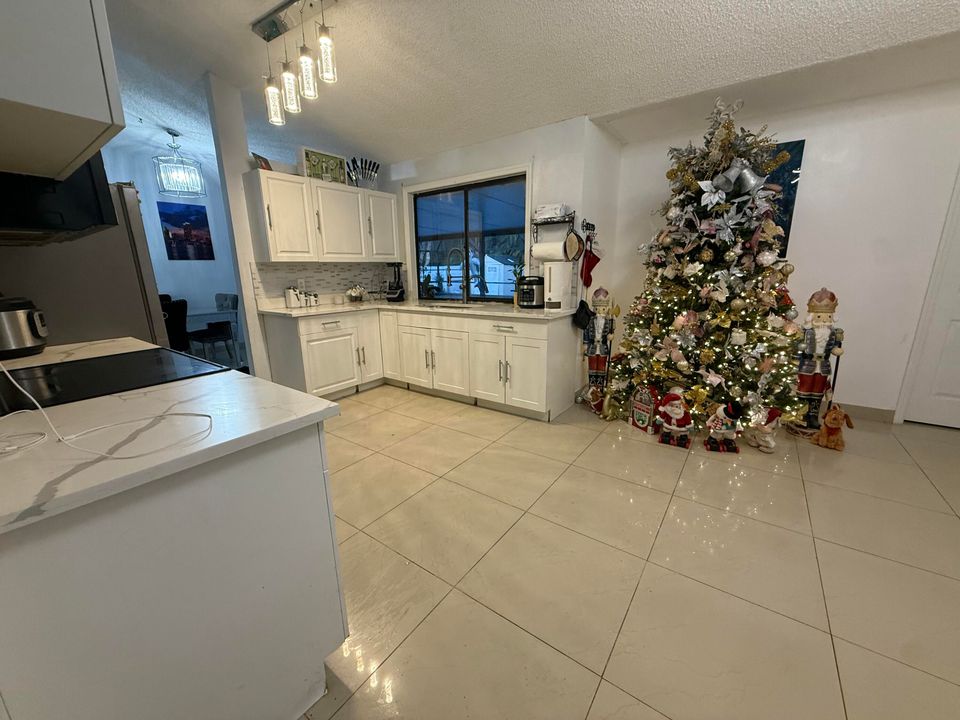 En Venta: $480,000 (4 camas, 3 baños, 1732 Pies cuadrados)