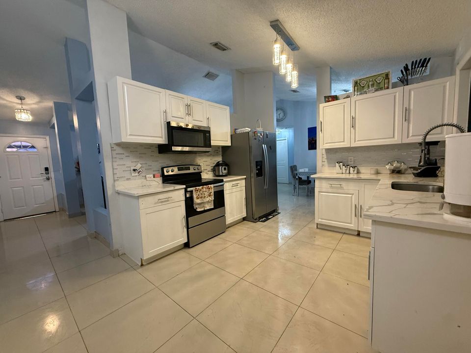 En Venta: $480,000 (4 camas, 3 baños, 1732 Pies cuadrados)