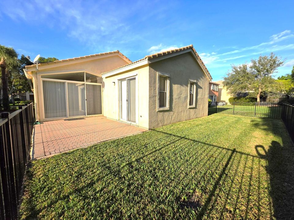 En Renta: $3,000 (4 camas, 2 baños, 1938 Pies cuadrados)