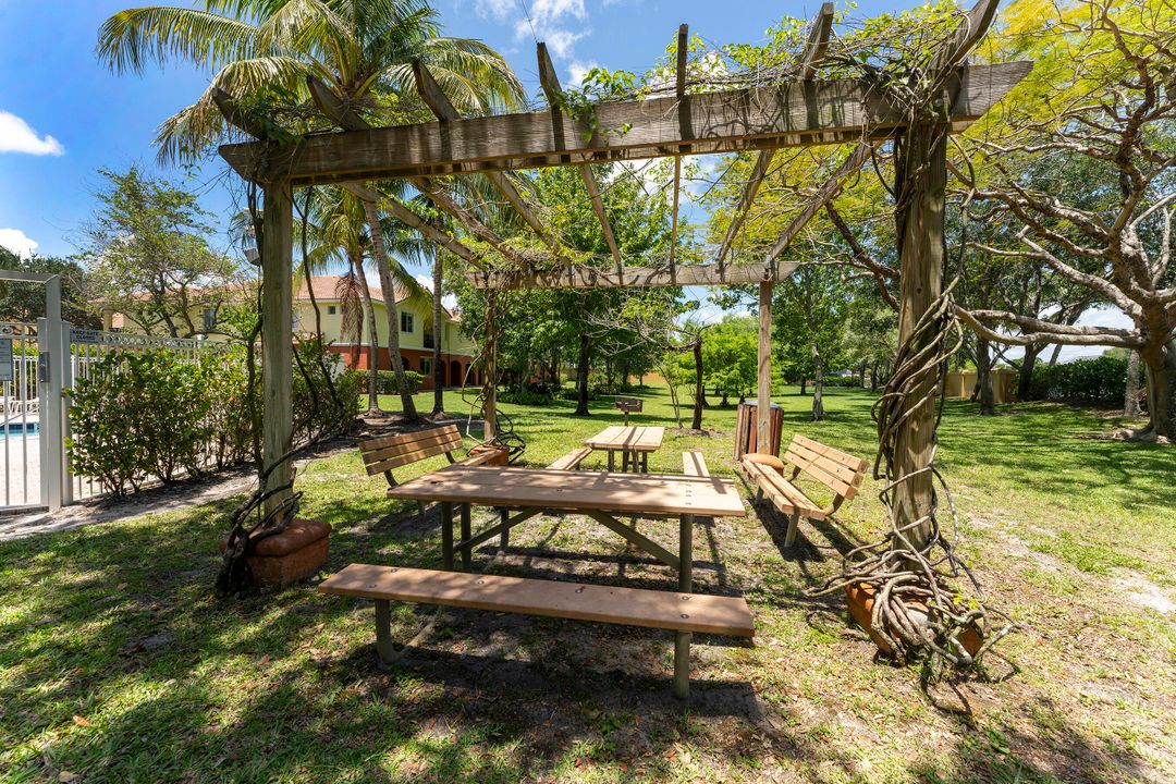 На продажу: $310,000 (3 спален, 2 ванн, 1157 Квадратных фут)