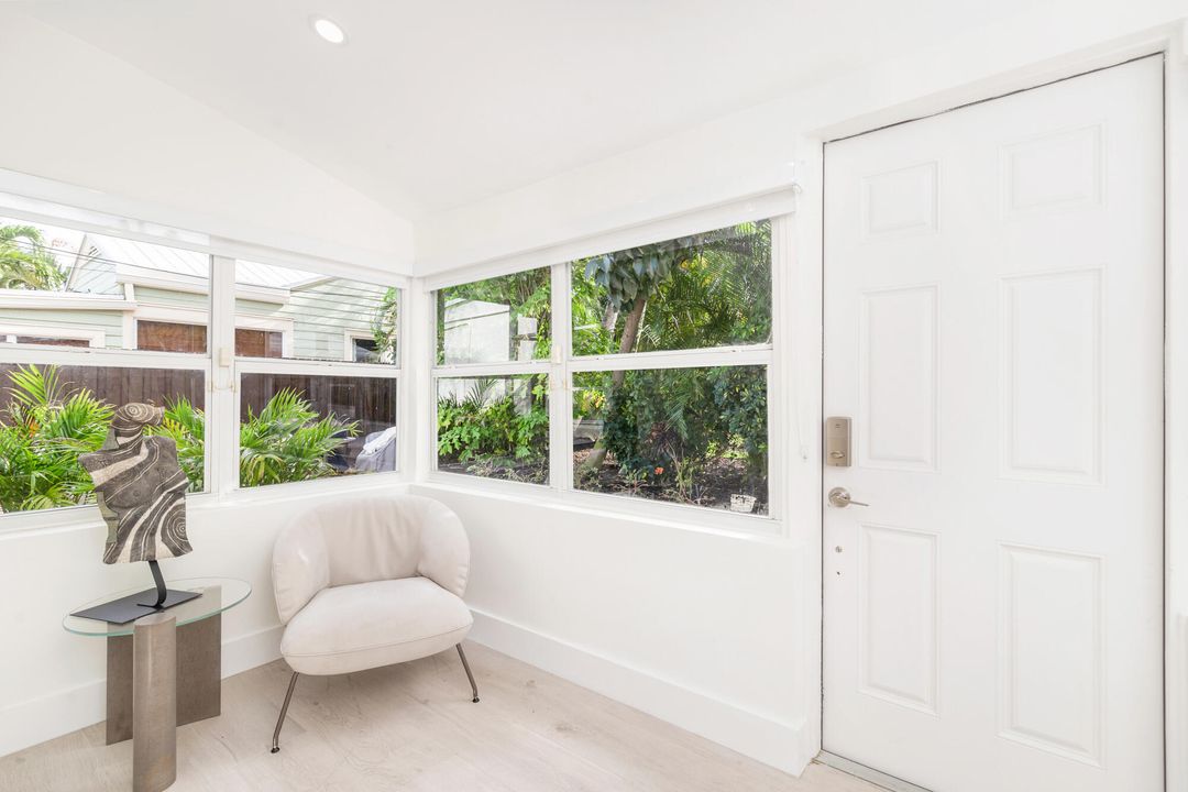 For Rent: $6,000 (2 beds, 2 baths, 1031 Square Feet)