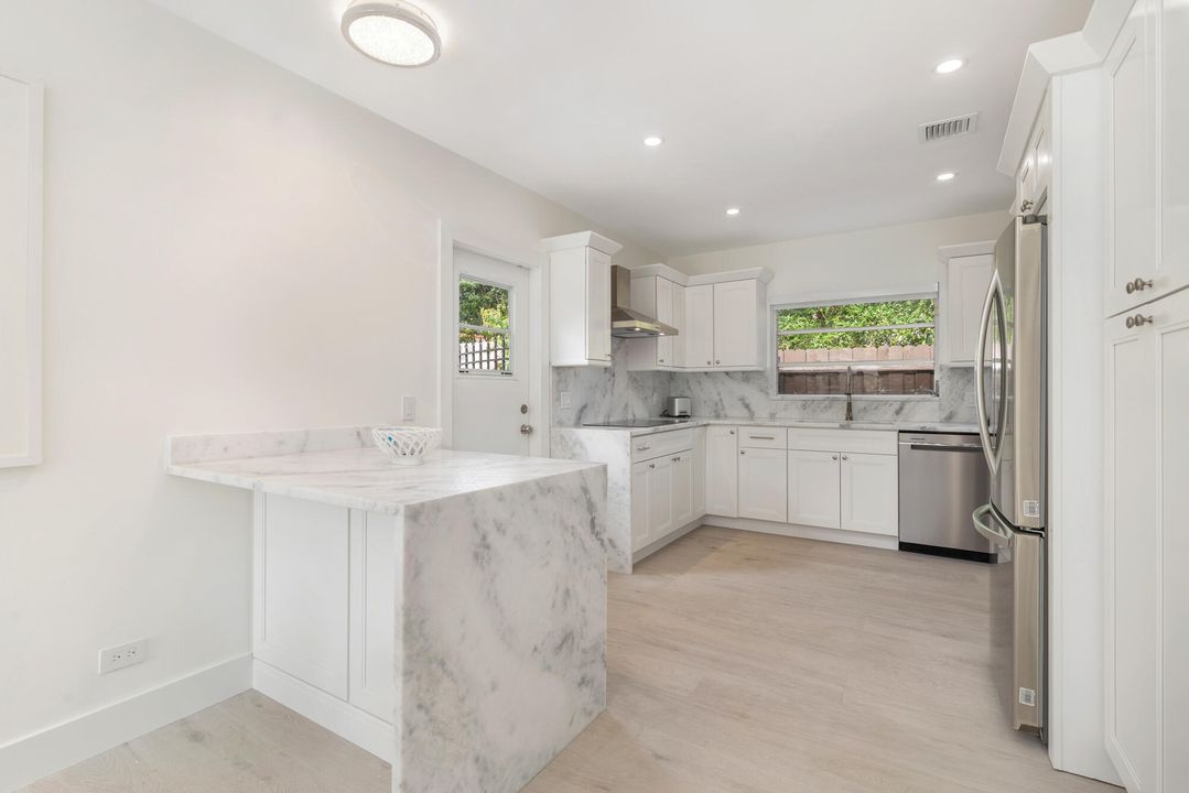 For Rent: $6,000 (2 beds, 2 baths, 1031 Square Feet)