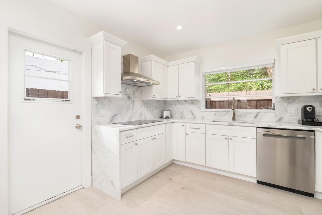 For Rent: $6,000 (2 beds, 2 baths, 1031 Square Feet)