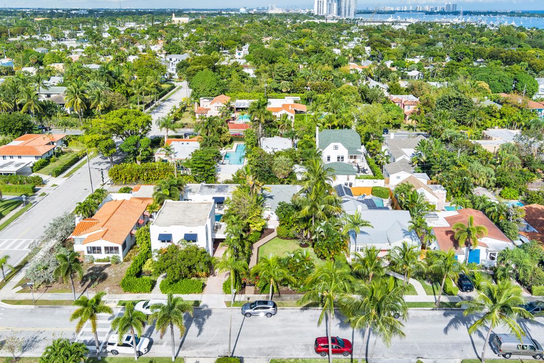 For Rent: $6,000 (2 beds, 2 baths, 1031 Square Feet)