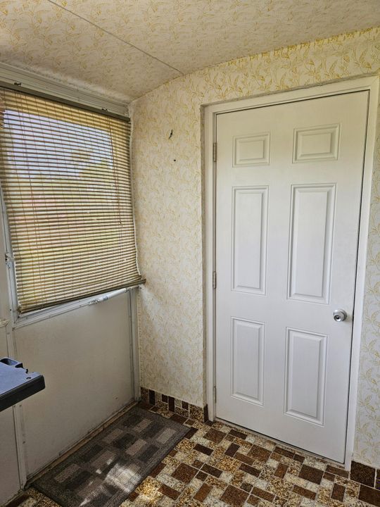 待售: $115,000 (2 贝兹, 1 浴室, 829 平方英尺)