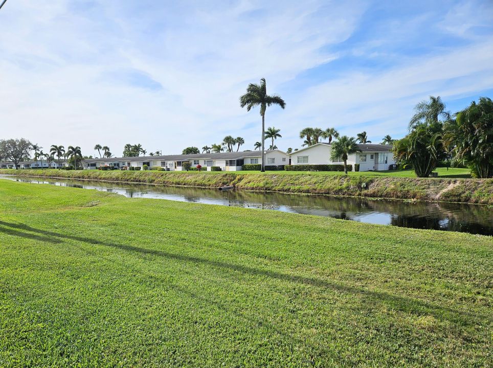 待售: $115,000 (2 贝兹, 1 浴室, 829 平方英尺)