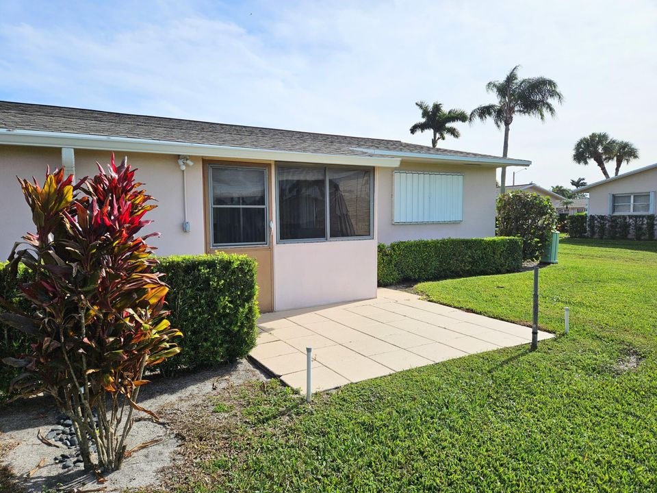 待售: $115,000 (2 贝兹, 1 浴室, 829 平方英尺)