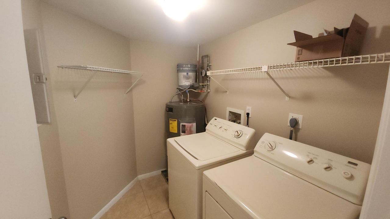 待售: $319,900 (2 贝兹, 2 浴室, 1160 平方英尺)